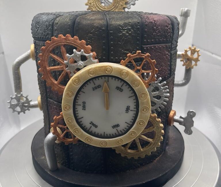 Steampunk custom cake by Spiffydrip